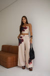 Conjunto Rúbia – Cetim Floral com Caimento Leve e Toque de Sofisticação Atemporal