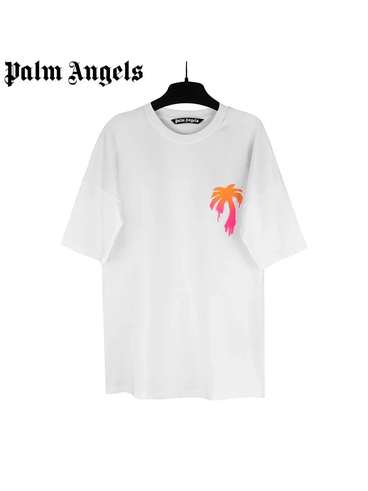 https://ae01.alicdn.com/kf/Sa1014c42764c4b8e9110956cd2df22cd8/Palm-Angels-camiseta-com-gola-redonda-para-homens-e-mulheres-algod-o-estampado-em-letras-gradiente.jpg