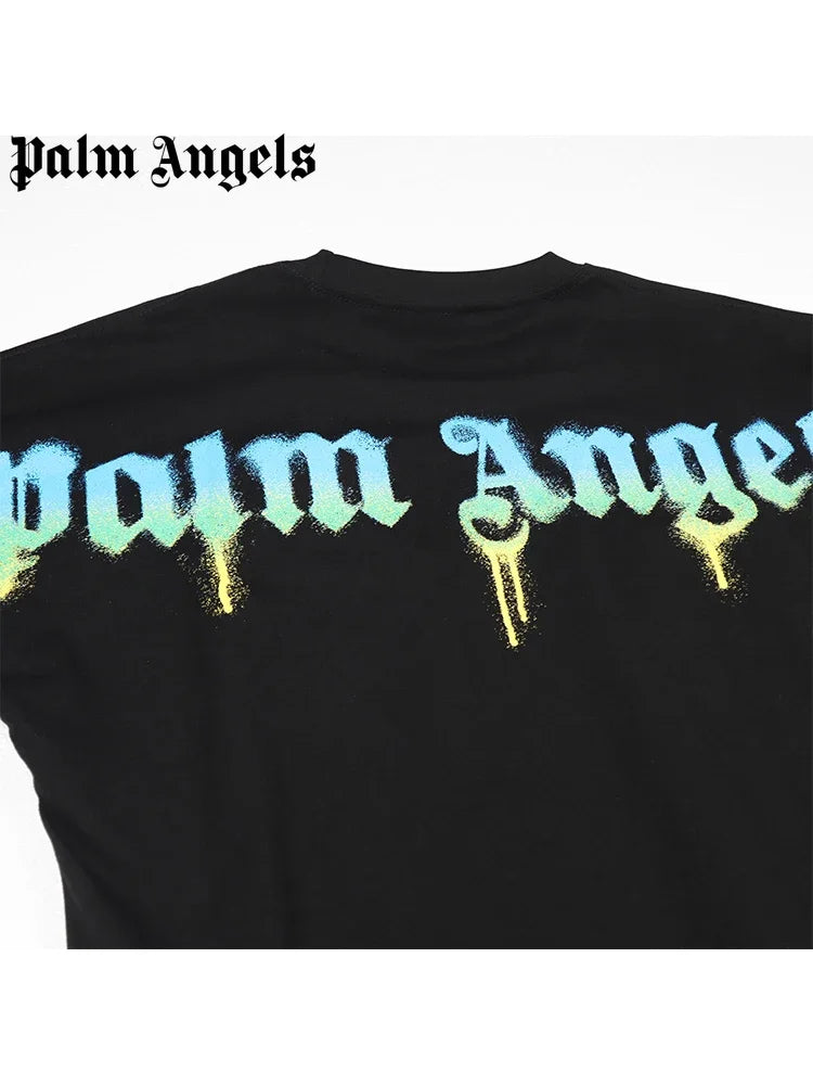 https://ae01.alicdn.com/kf/S71679af531724237bcdc681fa96ea9f5Z/Palm-Angels-camiseta-com-gola-redonda-para-homens-e-mulheres-algod-o-estampado-em-letras-gradiente.jpg