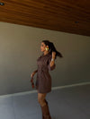 Vestido Amaretto – Jeans Utilitário com Toque Sofisticado