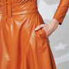 Vestido em Couro Com Manga Longa e Fino Ajuste