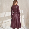 Vestido em Couro Com Manga Longa e Fino Ajuste